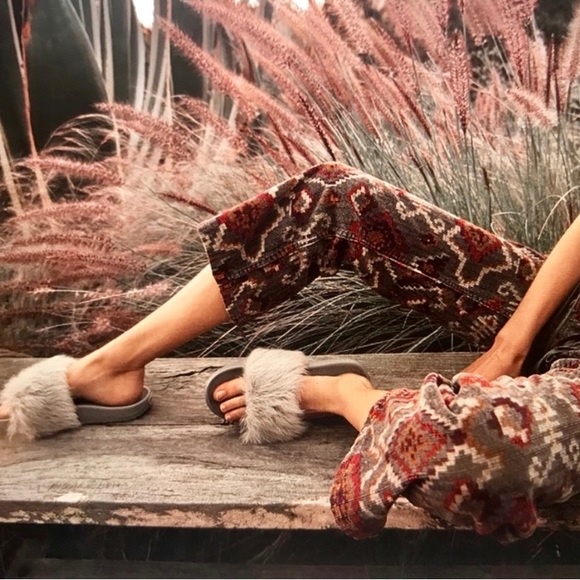 Ugg Royale Genuine Shearling Slides - Picture 9 of 9